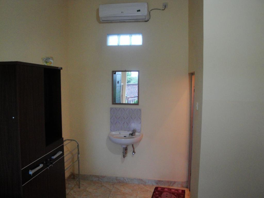 Puji Homestay Mataram Exterior photo
